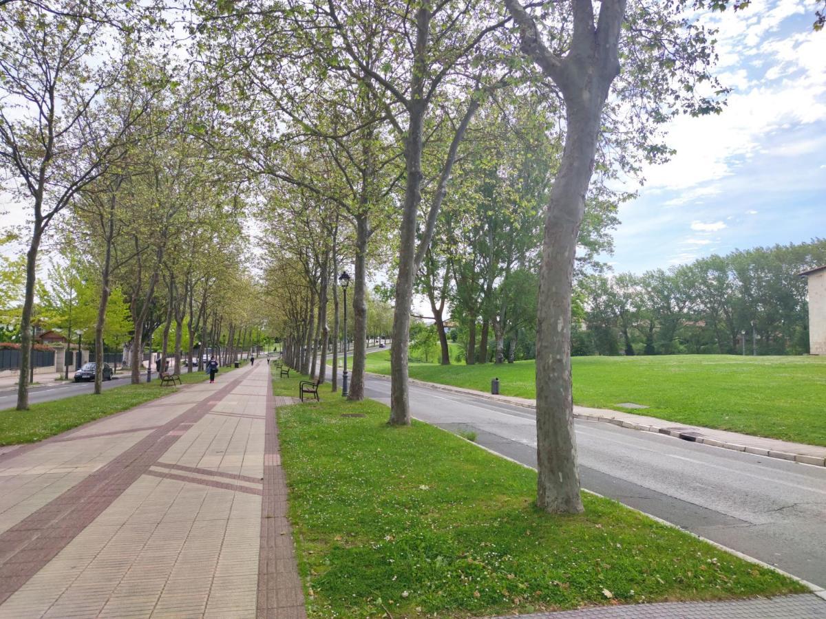 Hotel Jardines De Uleta Suites Vitoria-Gasteiz Zewnętrze zdjęcie