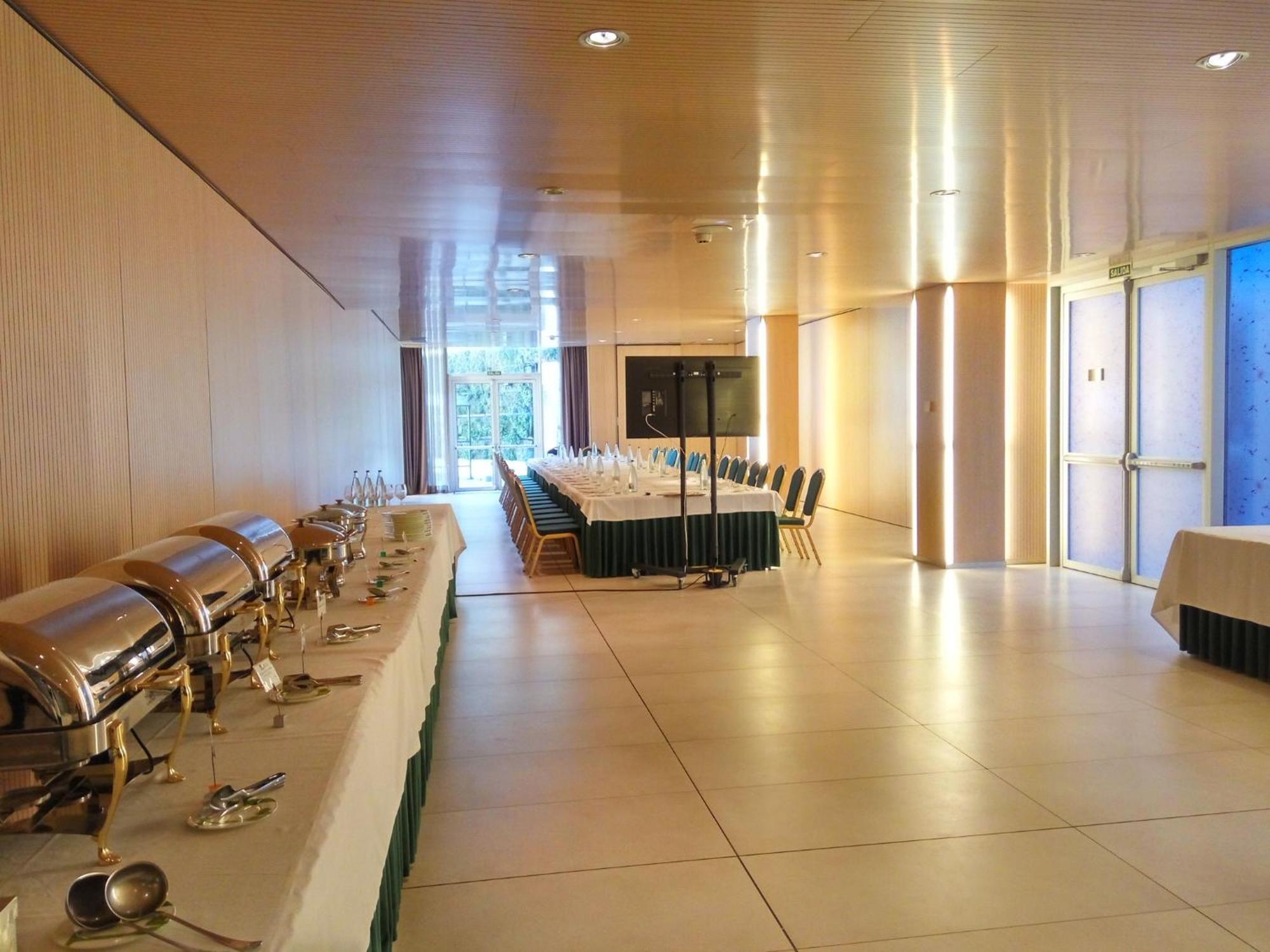 Hotel Jardines De Uleta Suites Vitoria-Gasteiz Zewnętrze zdjęcie