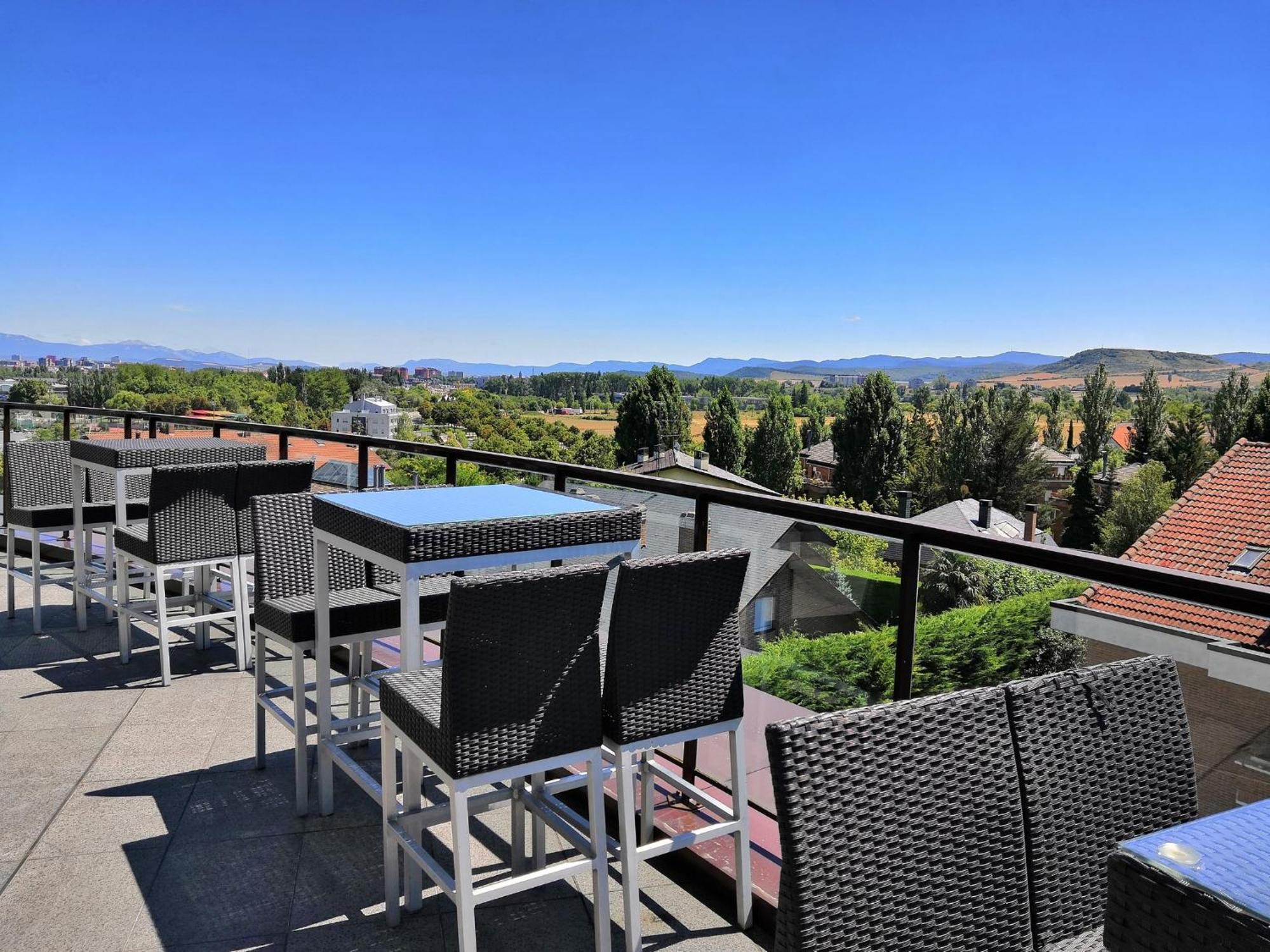 Hotel Jardines De Uleta Suites Vitoria-Gasteiz Zewnętrze zdjęcie