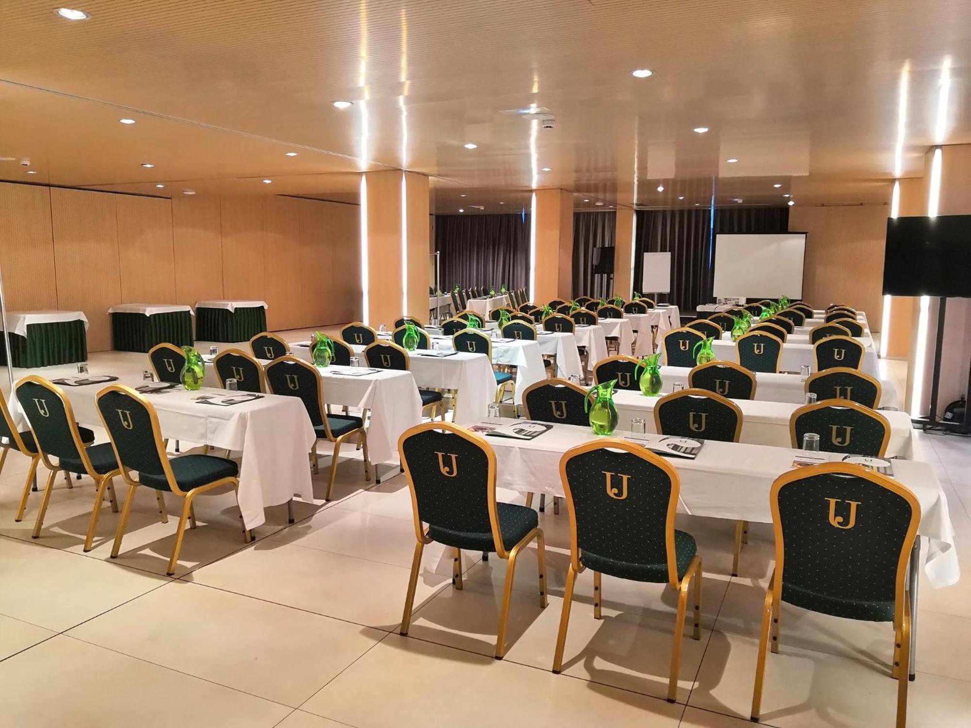 Hotel Jardines De Uleta Suites Vitoria-Gasteiz Zewnętrze zdjęcie