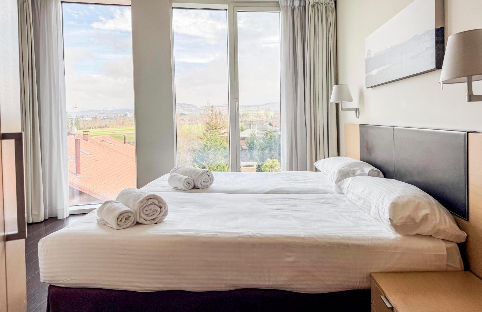 Hotel Jardines De Uleta Suites Vitoria-Gasteiz Zewnętrze zdjęcie
