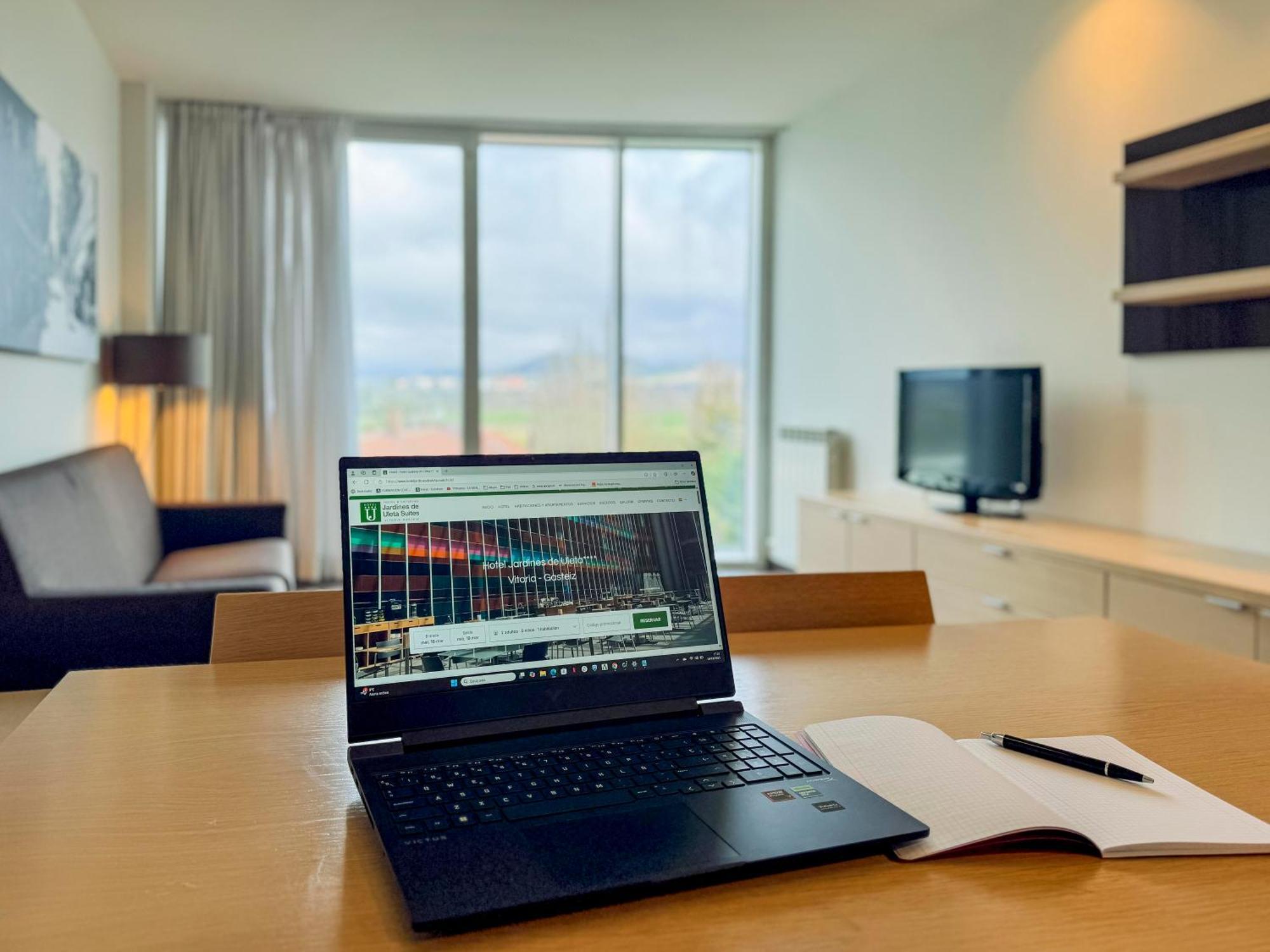 Hotel Jardines De Uleta Suites Vitoria-Gasteiz Zewnętrze zdjęcie