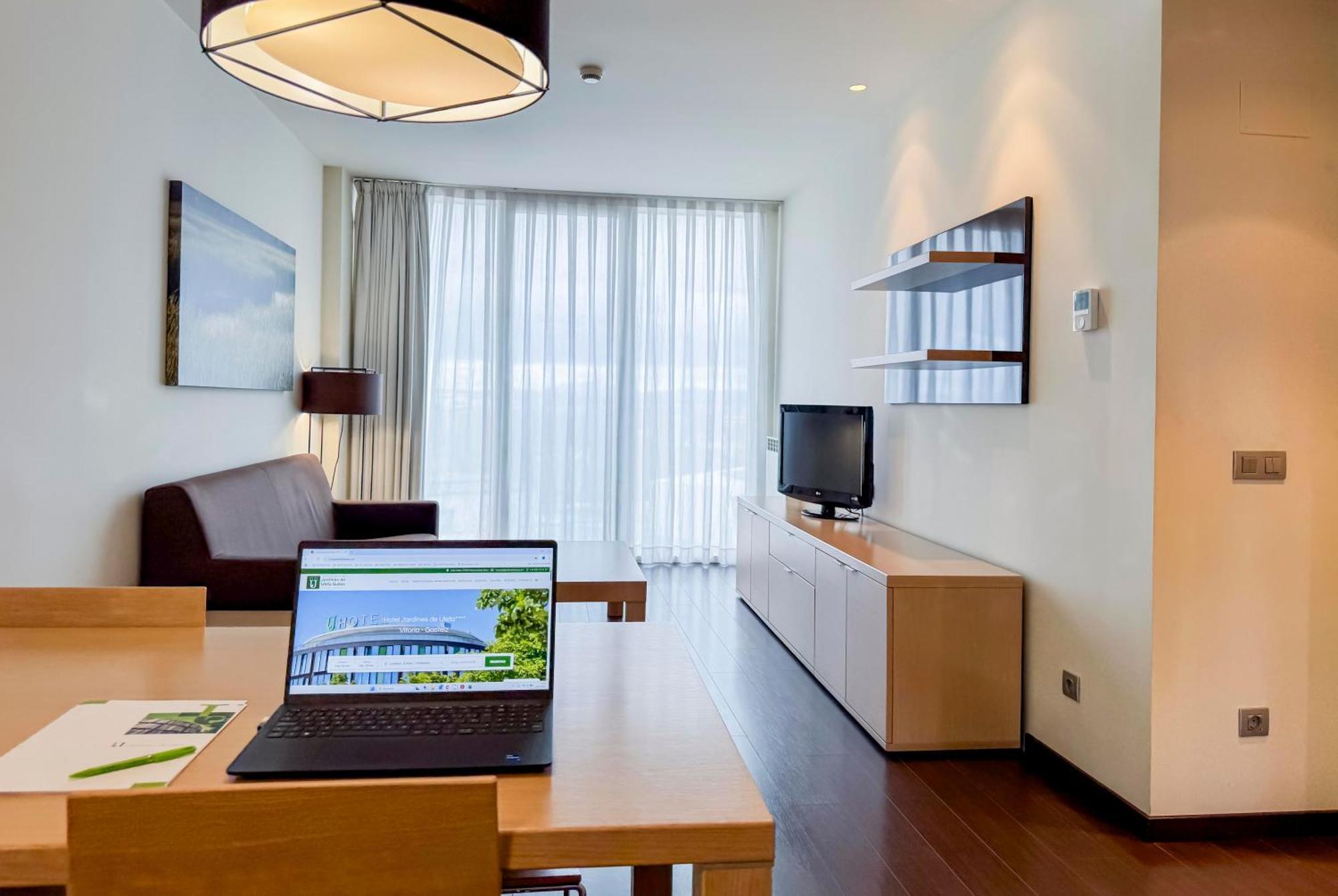 Hotel Jardines De Uleta Suites Vitoria-Gasteiz Zewnętrze zdjęcie