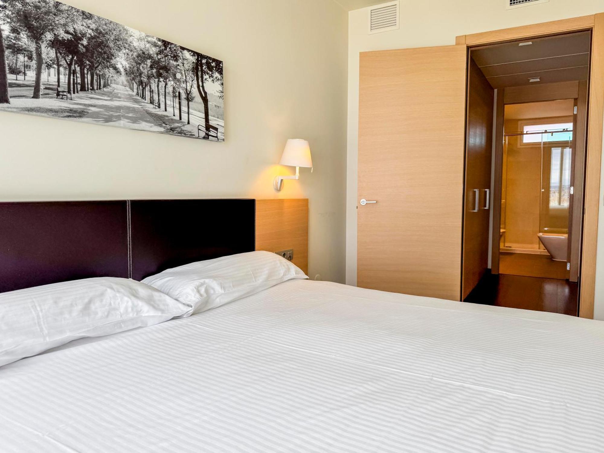 Hotel Jardines De Uleta Suites Vitoria-Gasteiz Zewnętrze zdjęcie