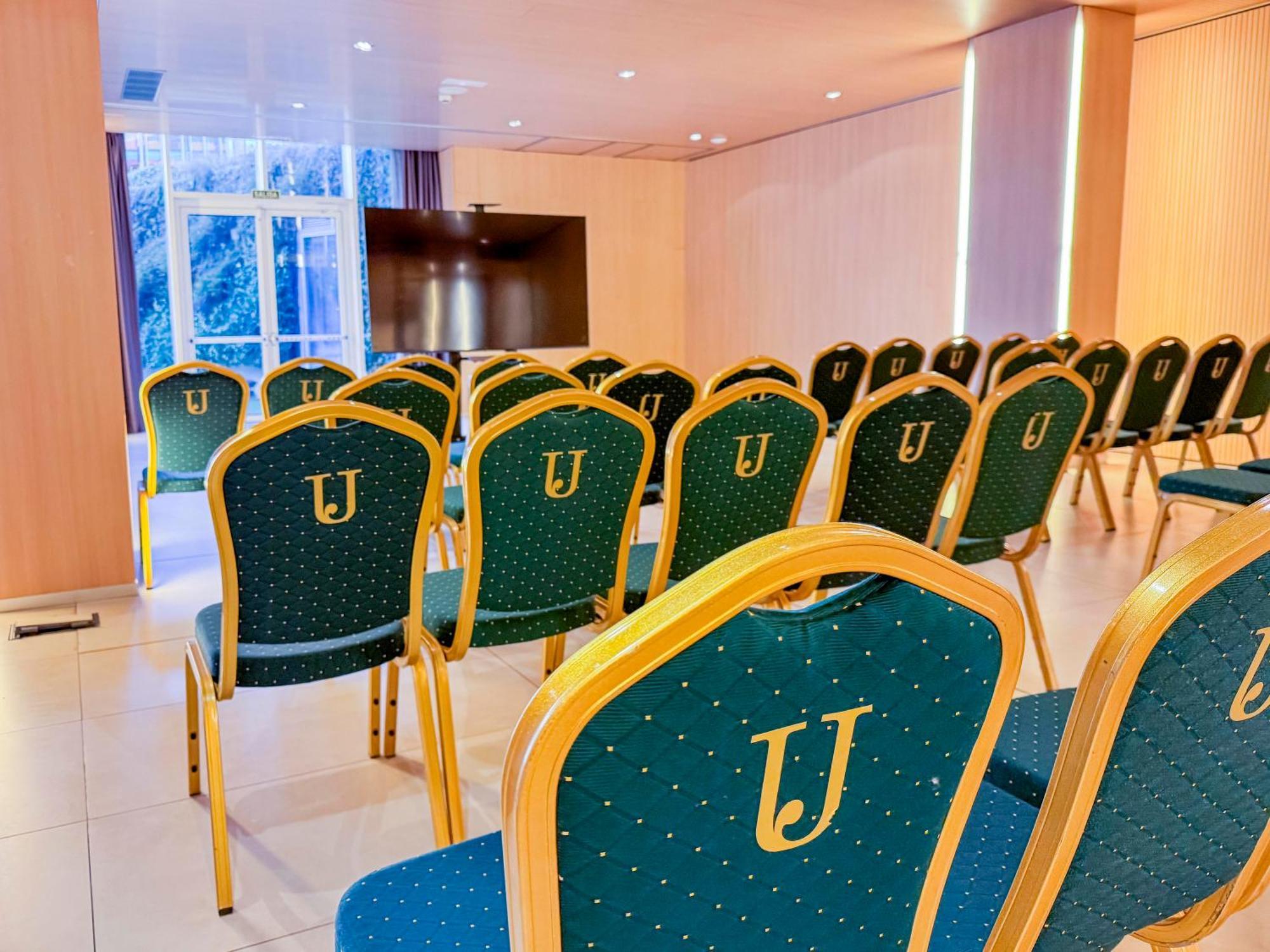 Hotel Jardines De Uleta Suites Vitoria-Gasteiz Zewnętrze zdjęcie