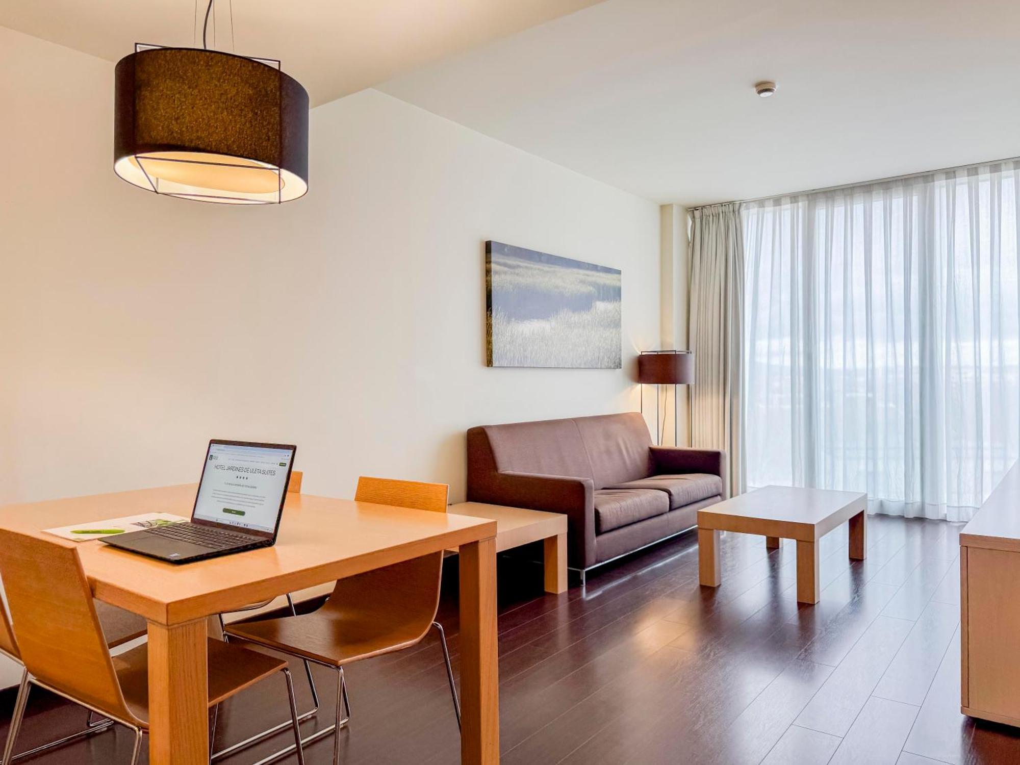 Hotel Jardines De Uleta Suites Vitoria-Gasteiz Zewnętrze zdjęcie
