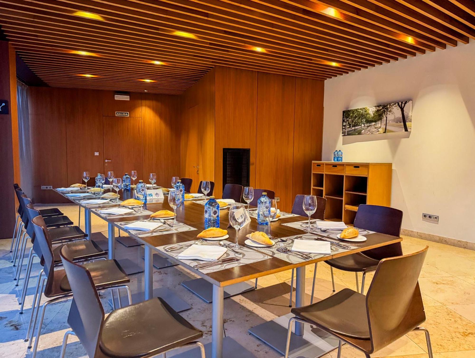 Hotel Jardines De Uleta Suites Vitoria-Gasteiz Zewnętrze zdjęcie