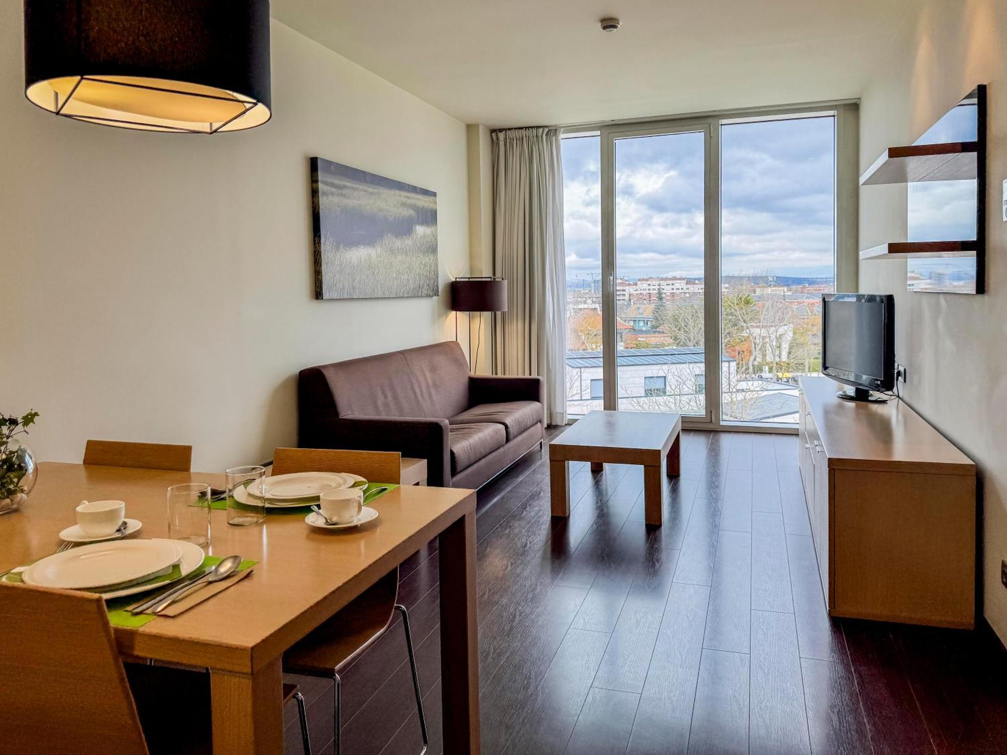 Hotel Jardines De Uleta Suites Vitoria-Gasteiz Zewnętrze zdjęcie