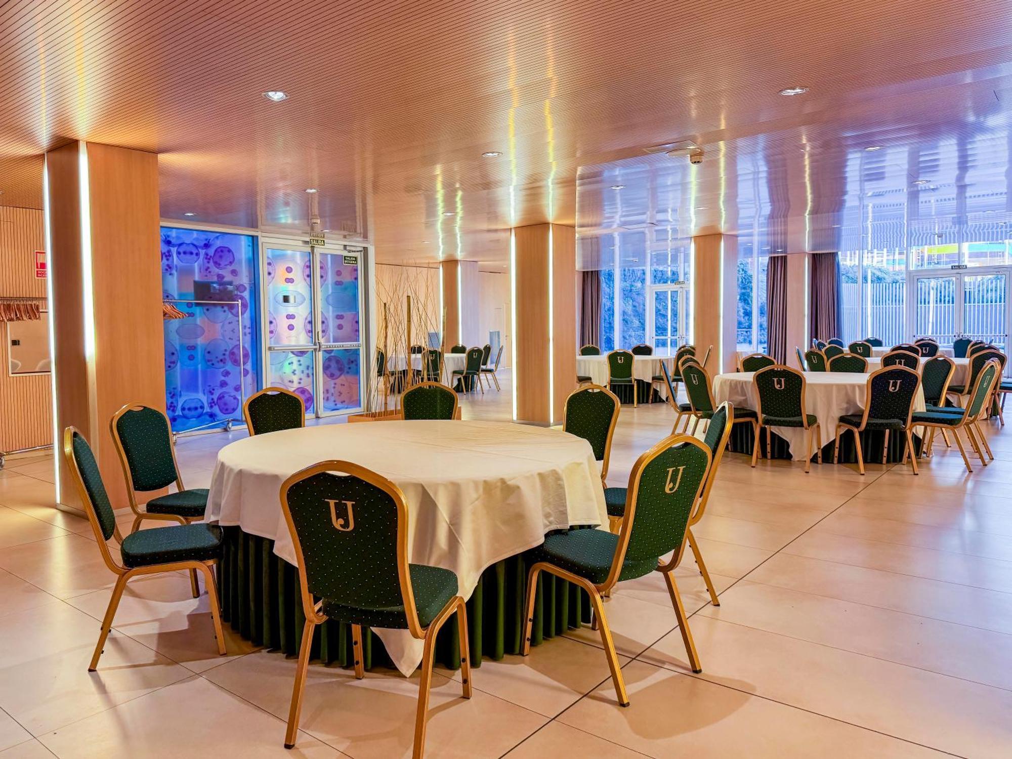 Hotel Jardines De Uleta Suites Vitoria-Gasteiz Zewnętrze zdjęcie