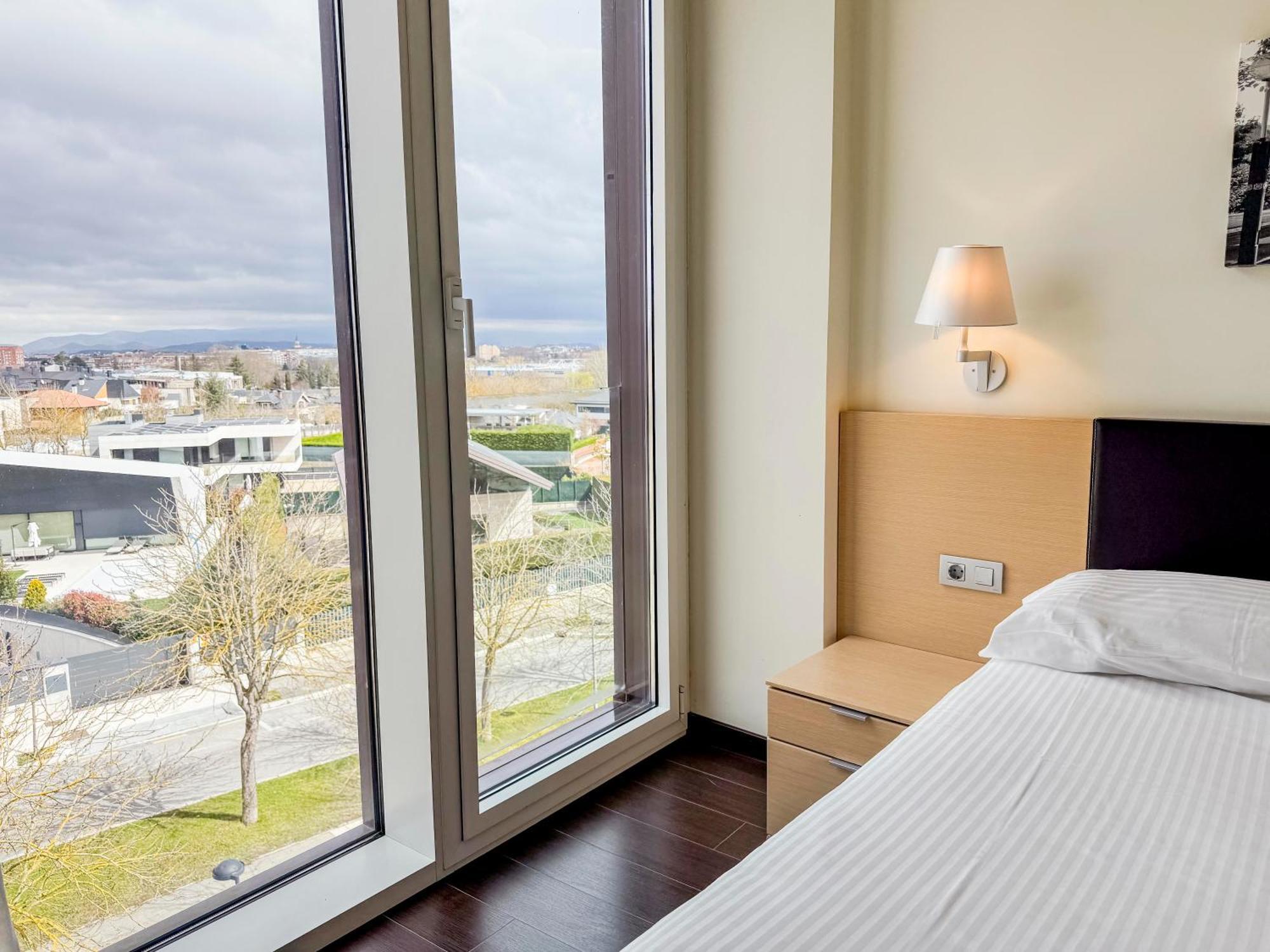 Hotel Jardines De Uleta Suites Vitoria-Gasteiz Zewnętrze zdjęcie