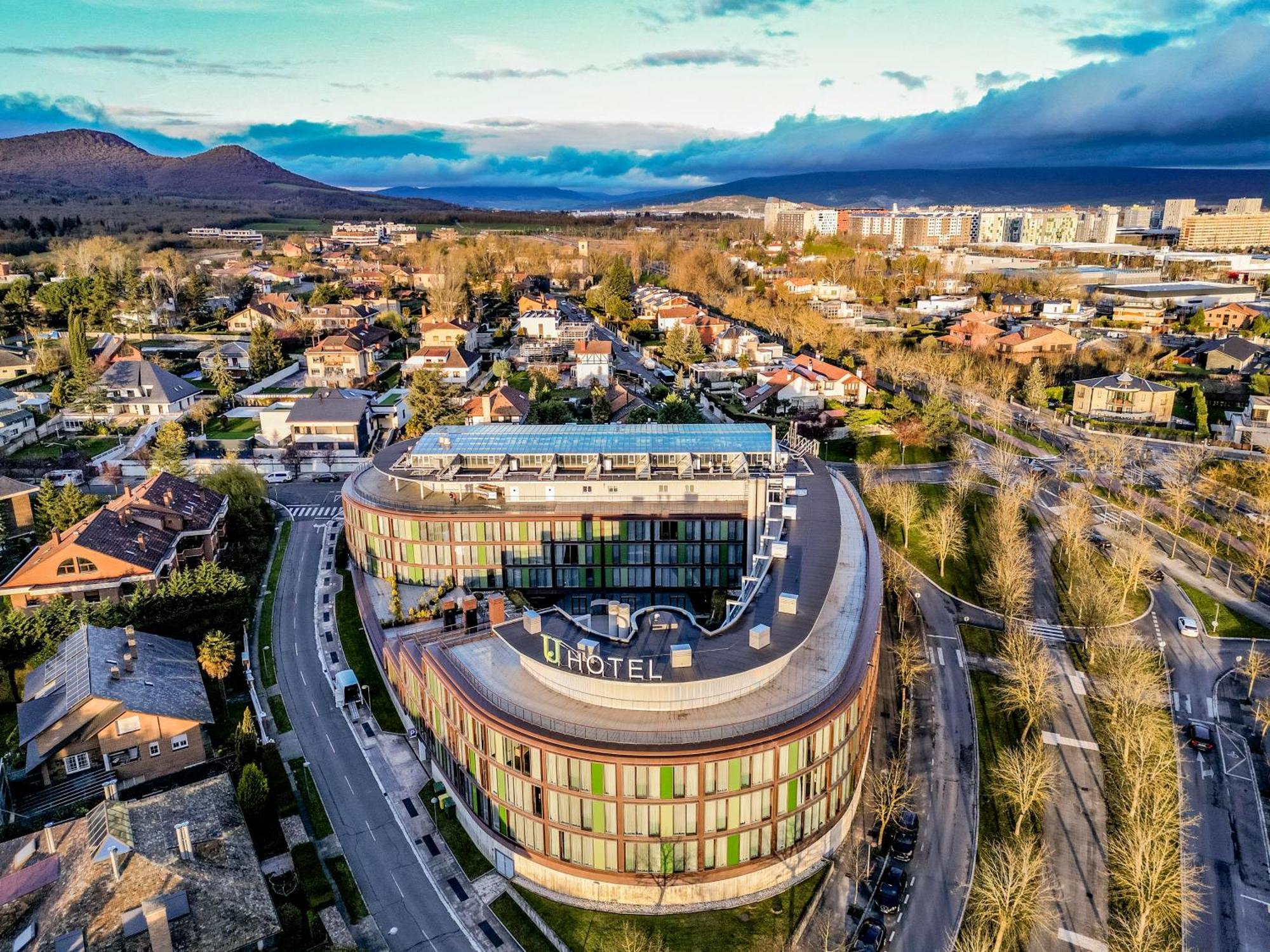 Hotel Jardines De Uleta Suites Vitoria-Gasteiz Zewnętrze zdjęcie
